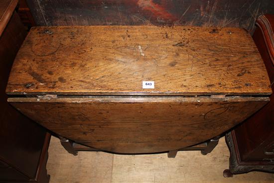 An 18th century oval oak gate leg dining table, W.3ft 3in.